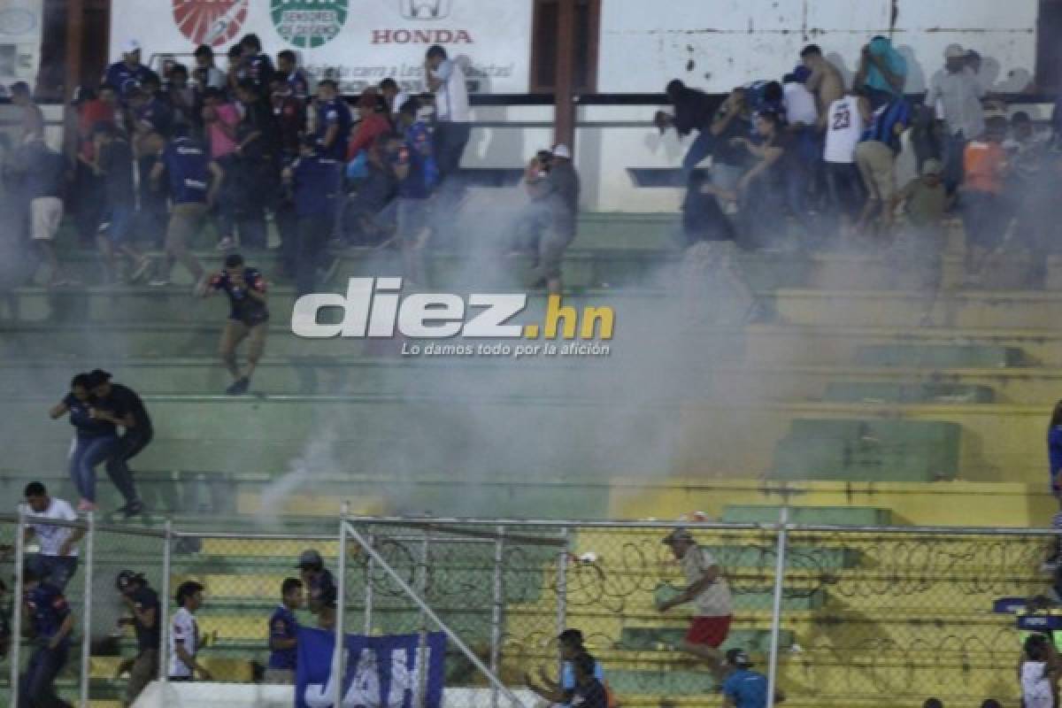 ¡Penoso! Bronca en la cancha de Comayagua y caos en las gradas por gas lacrimógeno