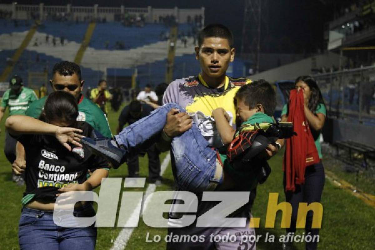 Impactantes imágenes: Terror y drama en el estadio Morazán tras actos vandálicos