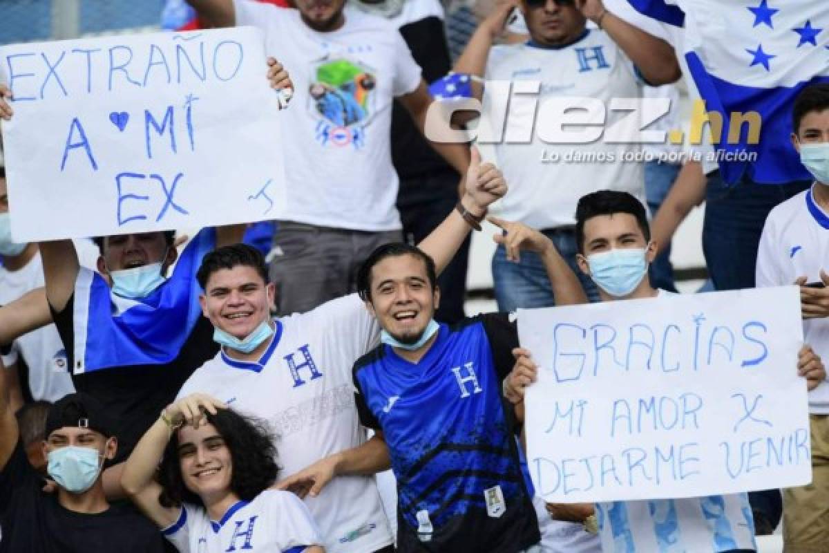 'Extraño a mi ex', 'mandilón': Las pancartas más curiosas y jocosas en el Estadio Olímpico