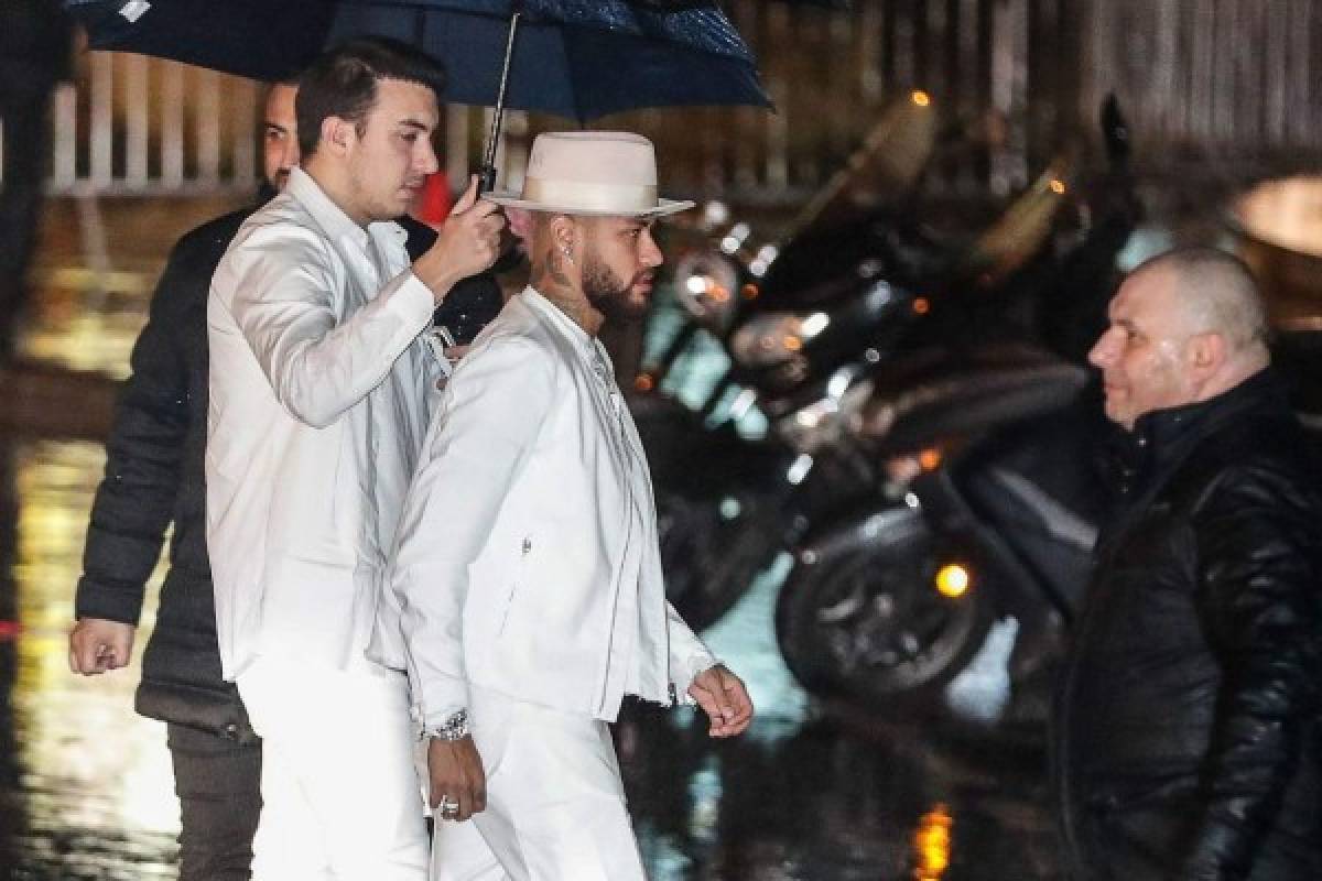Bajo la lluvia y todos de blanco: Así fue la extravagante fiesta del cumpleaños 28 de Neymar