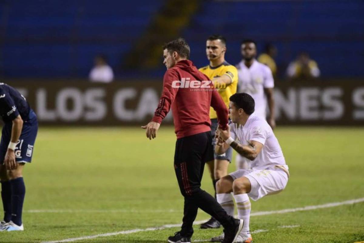 El saludo de Frank de Boer con Diego Vázquez, abrazo de Klusener e intercambio de camisas