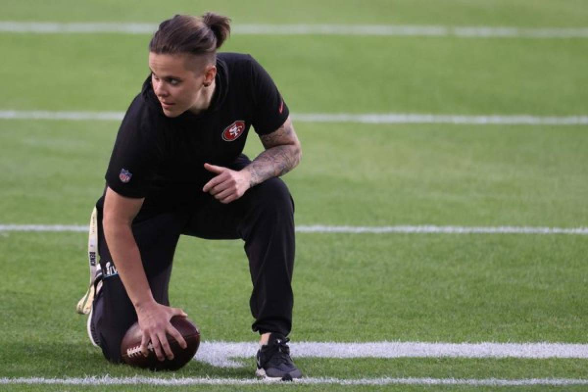 Fotos: Homenaje a Kobe Bryant, bellezas y colorido previo al Super Bowl de Miami