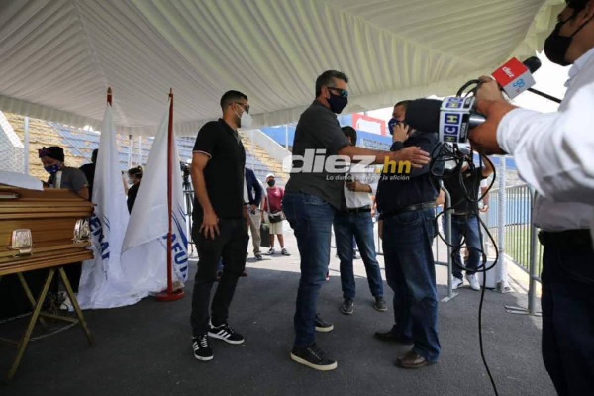 ¡Uno dio un beso con la mano al ataúd! Las famosos que llegaron a dar el último adiós a Chelato Uclés