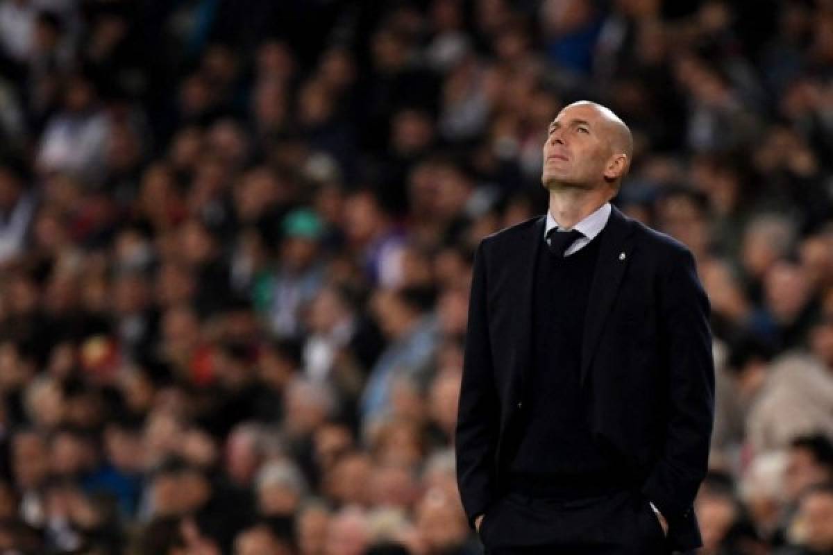 Fotos: El patadón al rostro que se llevó Zidane y su fea caída en el Real Madrid-Celta