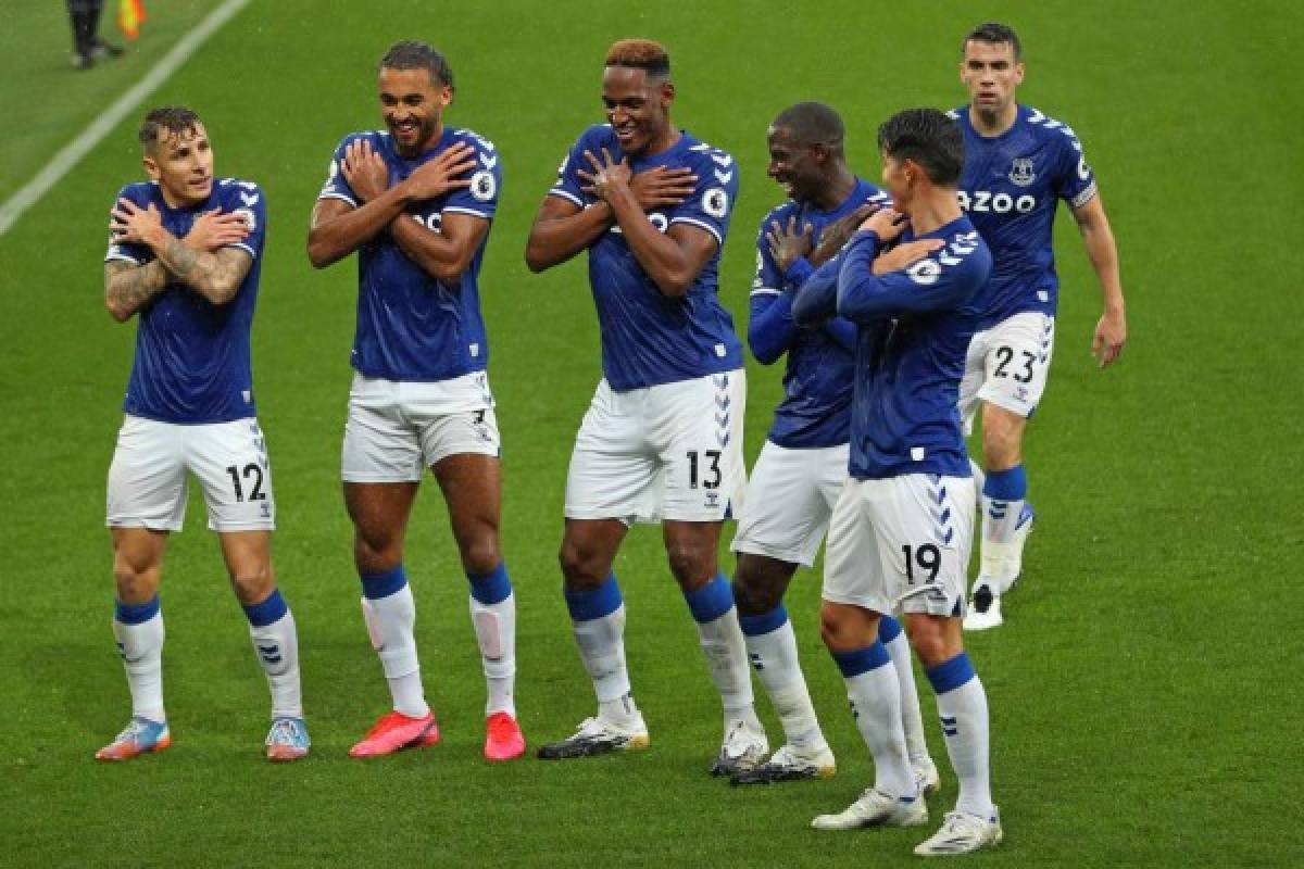 FOTOS: Abrazo con Ancelotti, la dedicatoria y felicidad de James Rodríguez tras su doblete con Everton