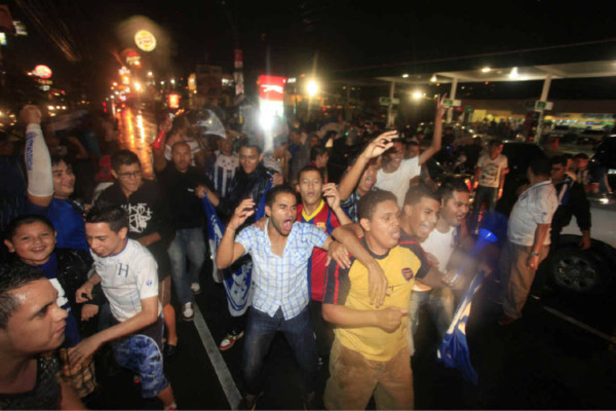 Honduras celebra en las calles el Aztecazo