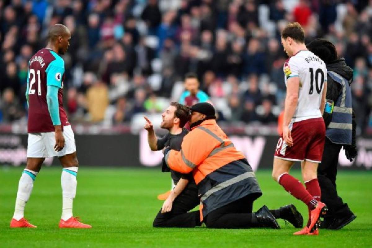 Impactante: Aficionados del West Ham encarar a jugadores y también al dueño