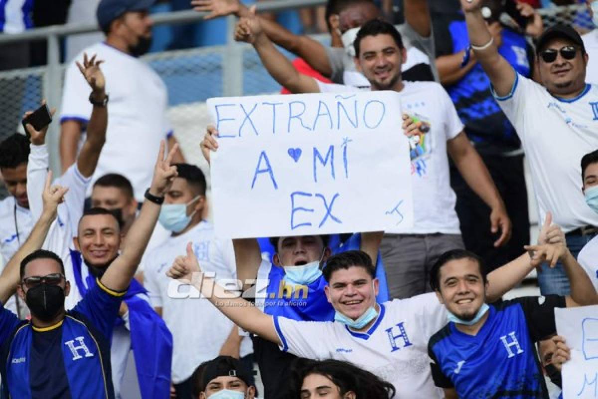 ¡Pancartas, Batman y un astronauta! El ambientazo en el Olímpico para el Honduras vs. Costa Rica