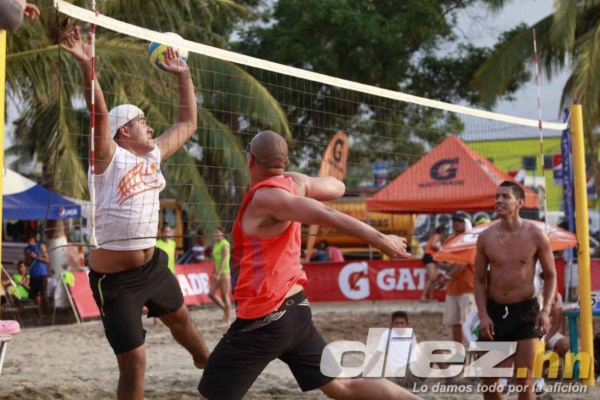 Voleibol de playa engalanan el verano en Puerto Cortés