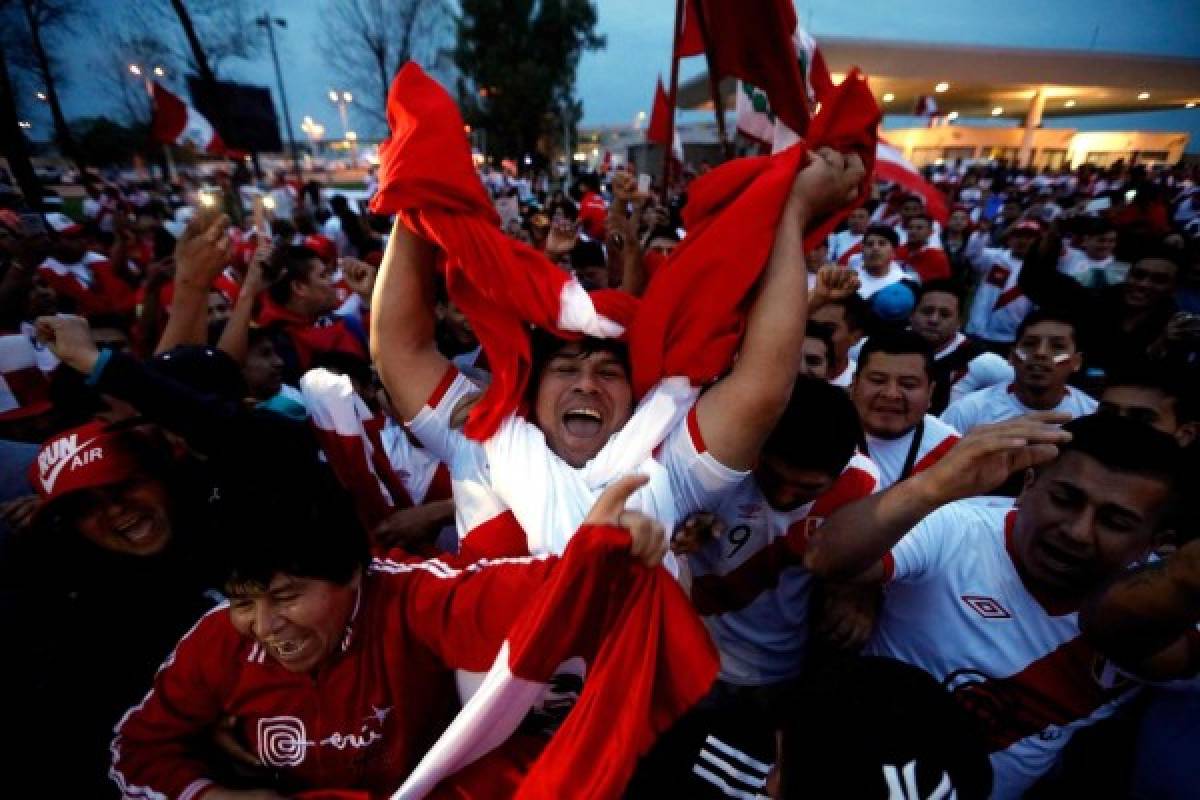 El impresionante recibimiento de la Selección de Perú a su llegada a Buenos Aires