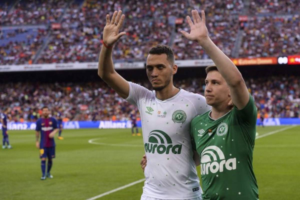 CURIOSAS: El profundo abrazo de Messi, homenaje y lágrimas en el Barça-Chapecoense