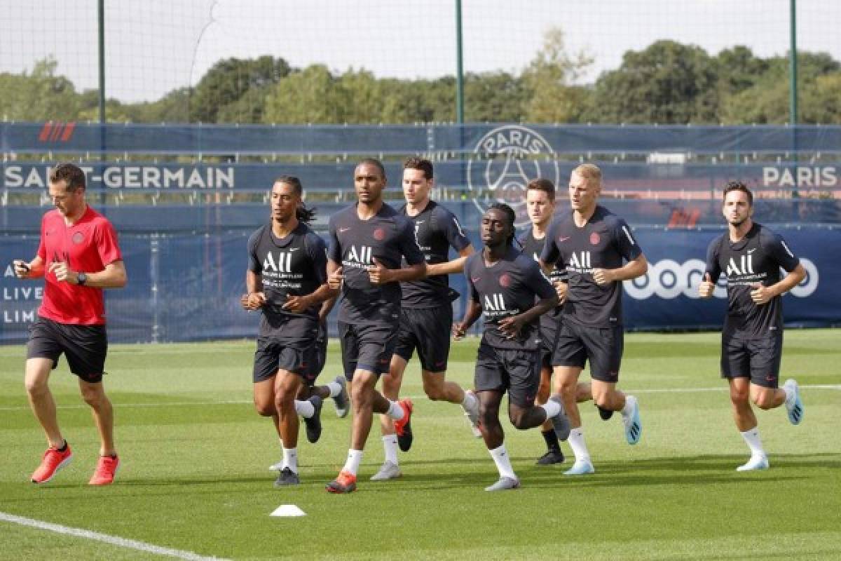 Fotos: Primer entreno de Neymar con el grupo del PSG y así fue recibido tras pedir su salida