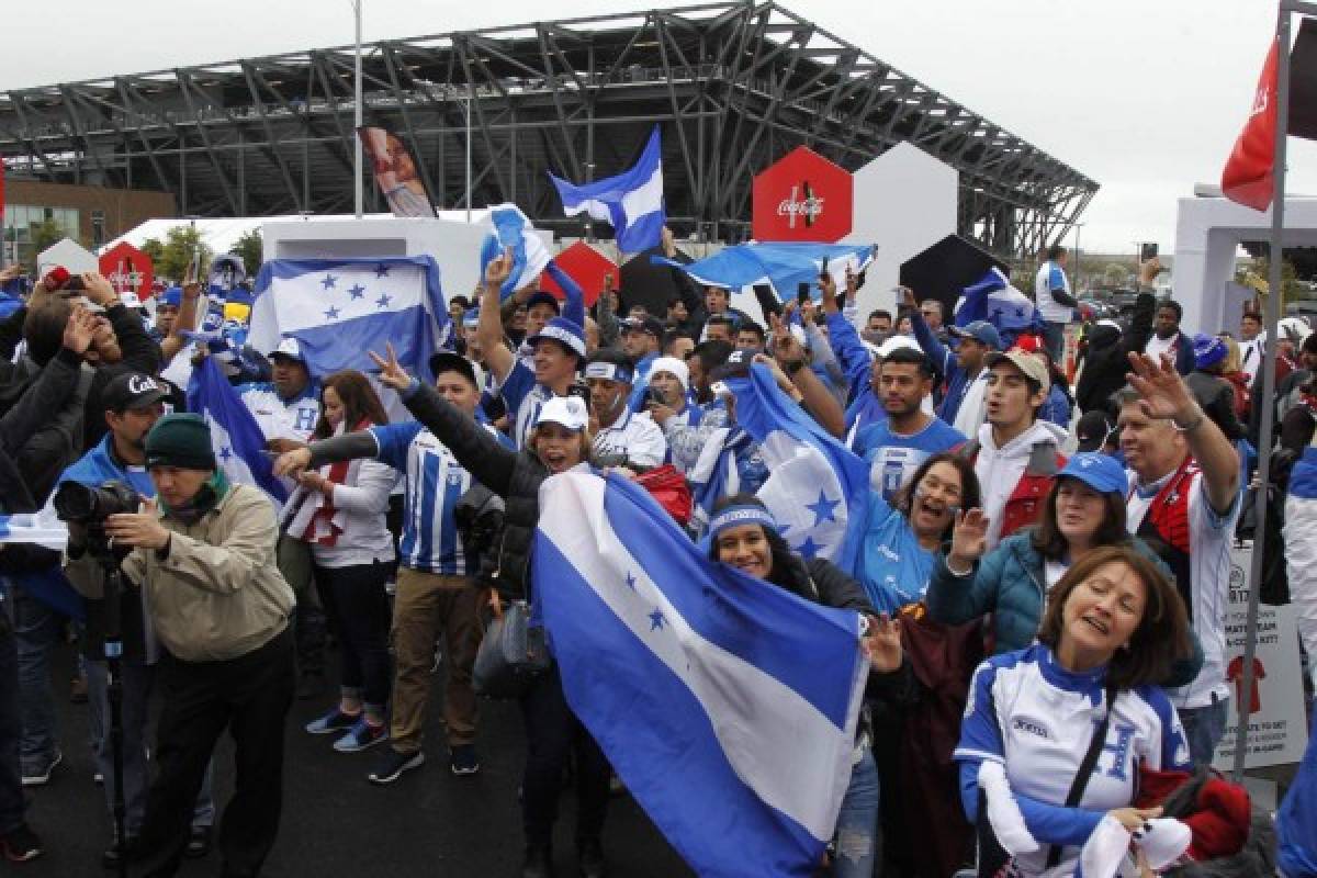 Curiosas: Las fotos que no viste por la TV del Honduras-USA