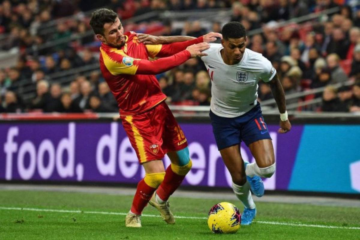 Montenegro's midfielder Vladimir Jovovic (L) vies with England's striker Marcus Rashford (R) during the UEFA Euro 2020 qualifying first round Group A football match between England and Montenegro at Wembley Stadium in London on November 14, 2019. (Photo by Glyn KIRK / AFP) / NOT FOR MARKETING OR ADVERTISING USE / RESTRICTED TO EDITORIAL USE