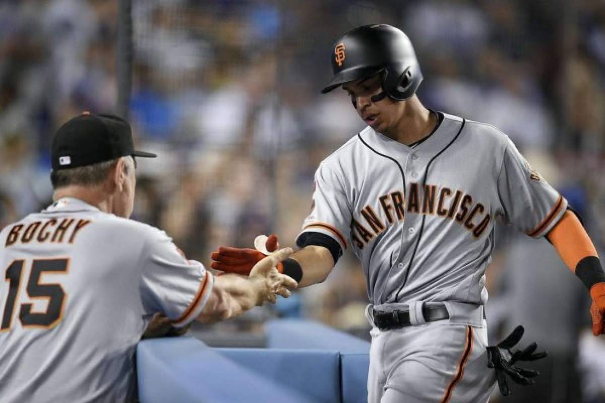 Nuevo home run y su festejo: El hondureño Mauricio Dubón brilló en el Dodger Stadium