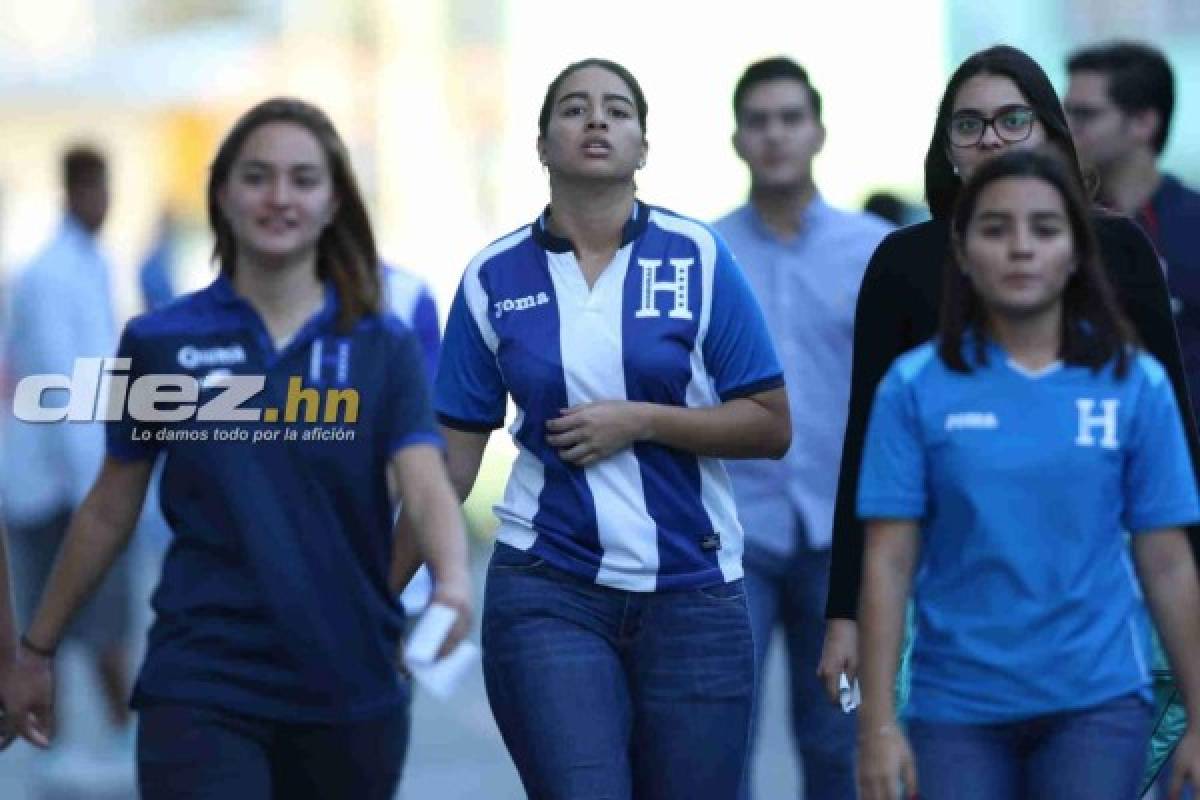 FOTOS: El ambiente que se vive en el Nacional para el partido entre Honduras y Puerto Rico