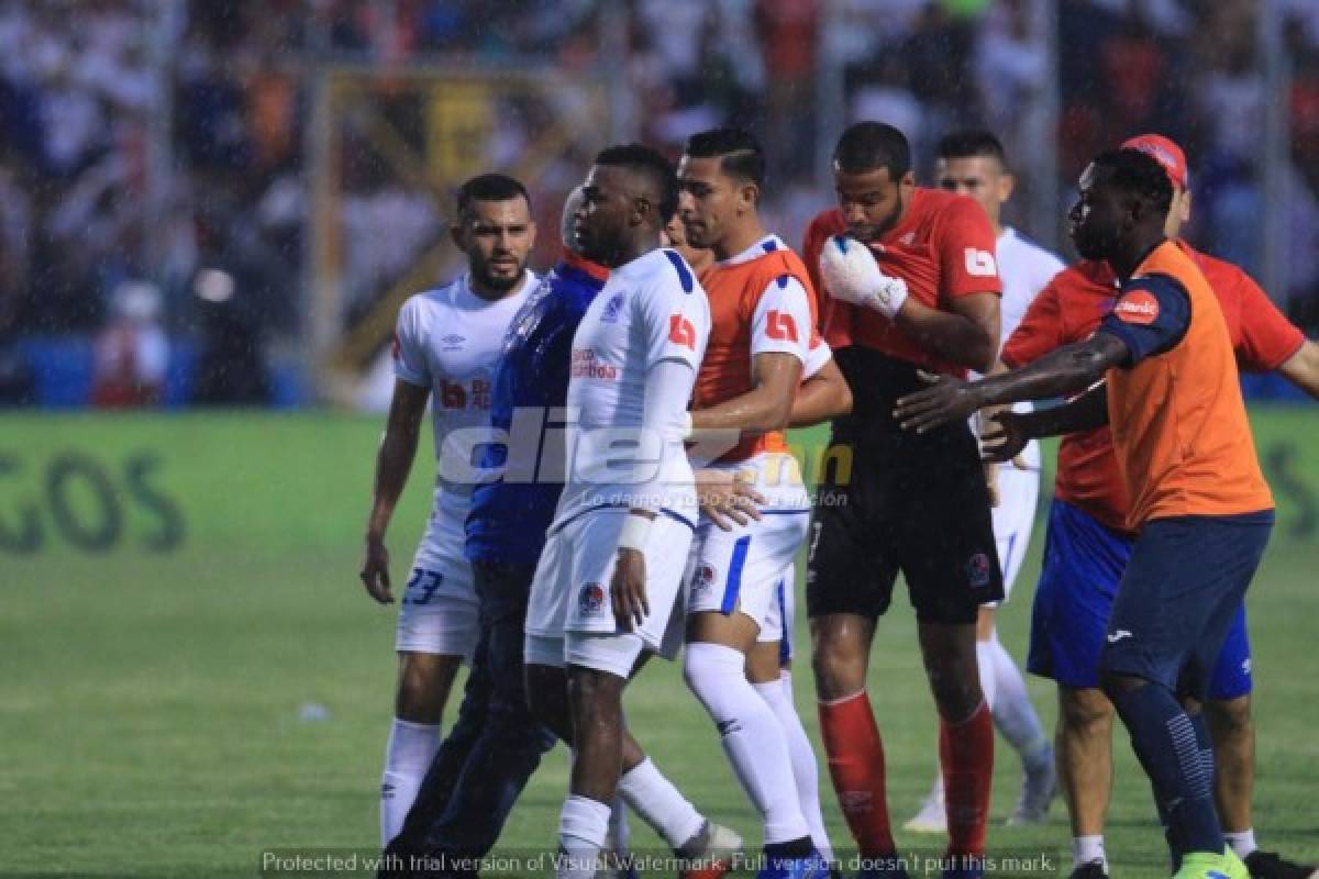 NO SE VIO: Los ladrillos, la furia de Manolo y Amado en la barra del Motagua