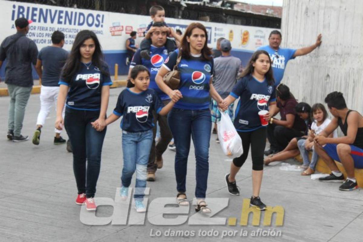 ¡Mamacitas! Las chicas más lindas que llegaron al estadio Nacional