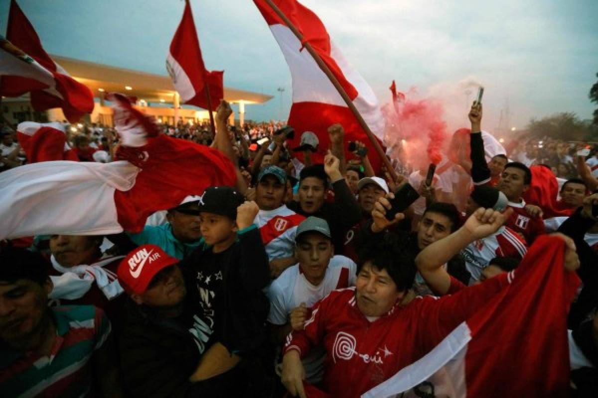 ¡DE LOCOS! Peruanos se toman las calles de Buenos Aires, Argentina y preparan carnaval