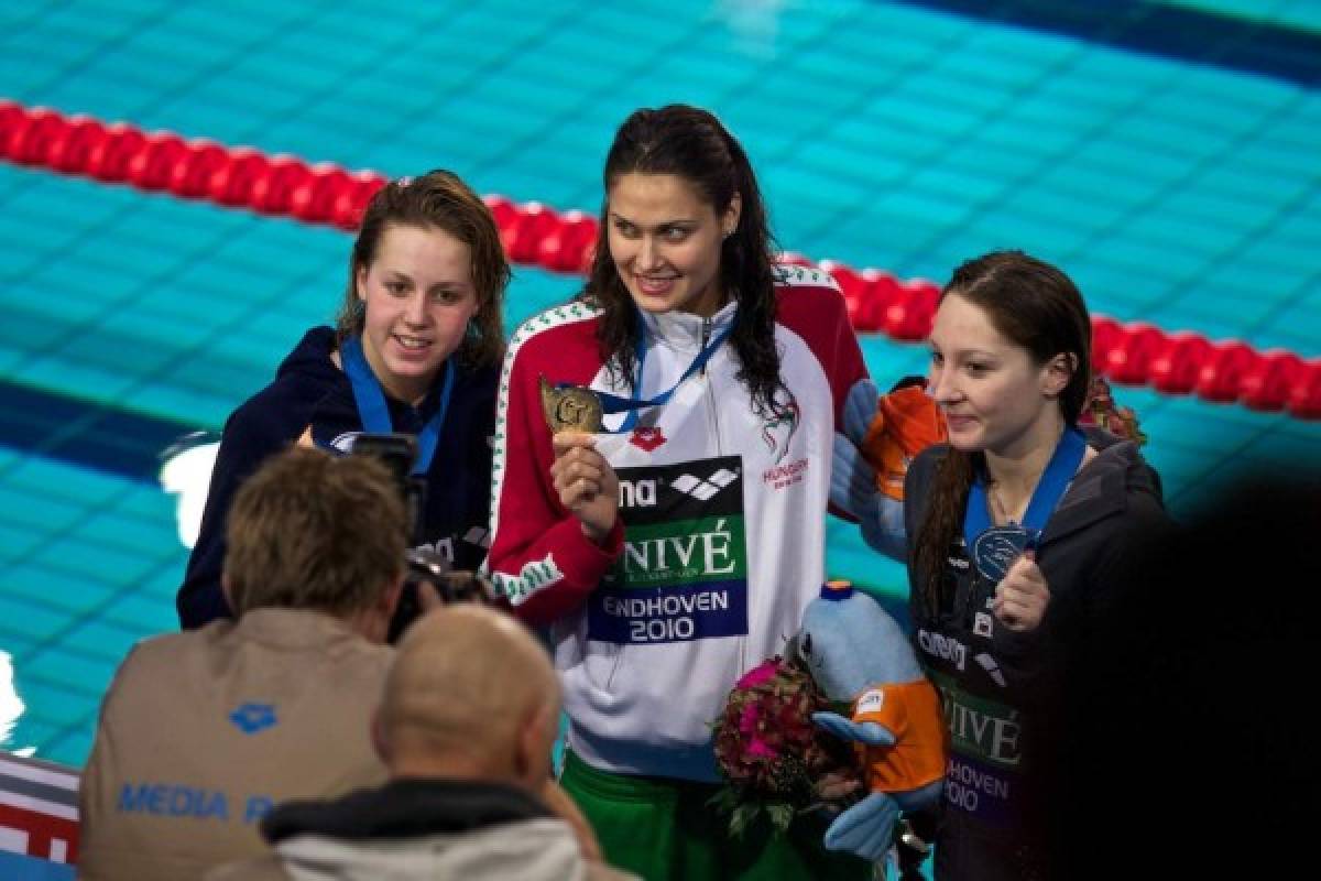 Zsuzsanna Jakabos, la nadadora húngara que roba suspiros fuera de la piscina