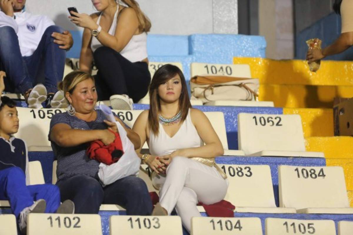 ¡QUÉ BOMBONES! Las mujeres que adornaron las semifinales en Honduras