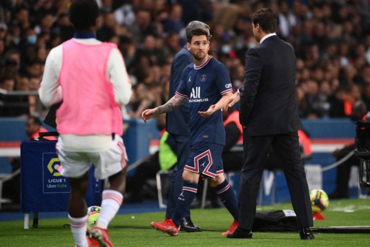 La polémica de Messi con PSG: se enoja con Pochettino tras sustituirle y le niega el saludo en su retiro