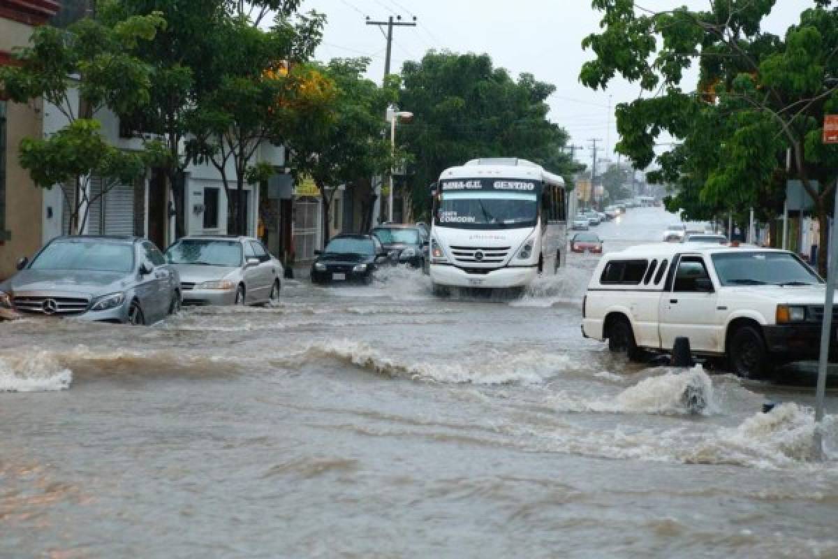 Fuerte tormenta en Culiacán causa estragos e inunda el estadio de Dorados