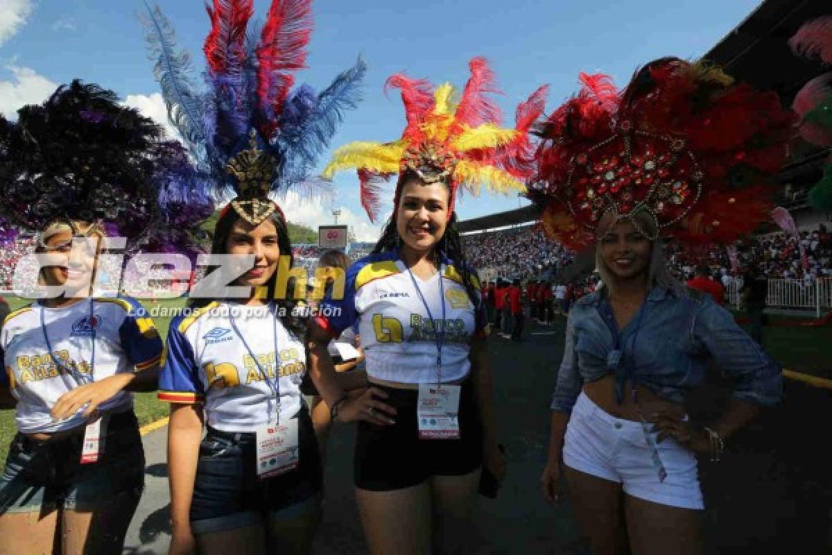 Modelos, aficionadas y esposas de jugadores, entre las chicas de la final Olimpia-Motagua