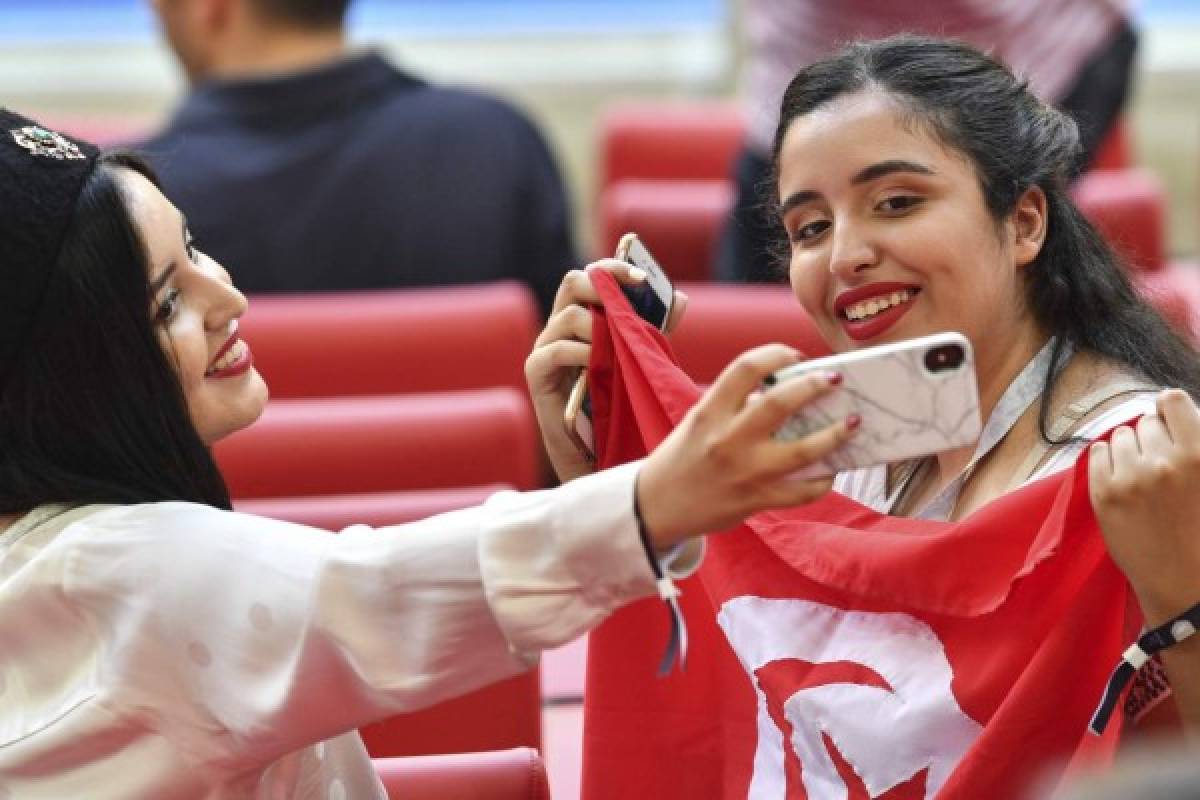 NO SE VIO EN TV: El beso, las lágrimas y las bellezas que adornaron el Bélgica-Túnez en Rusia 2018