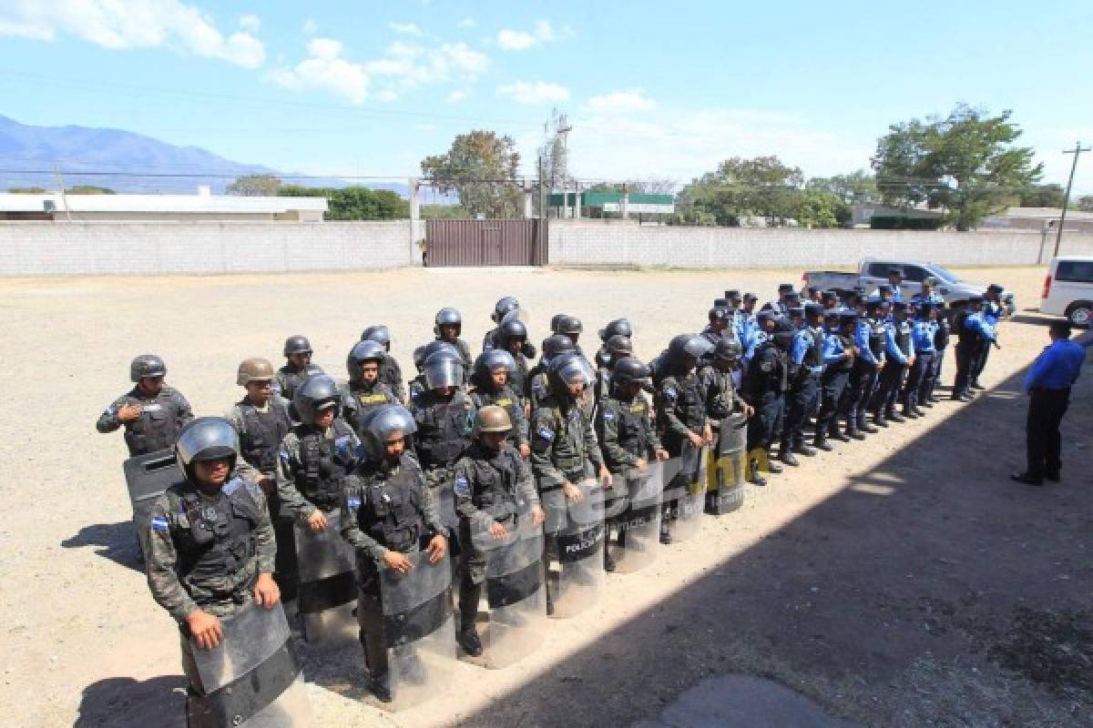 Pese al coronavirus, 120 policías llegan al Carlos Miranda sin protección; silencio total en el Motagua-Olimpia