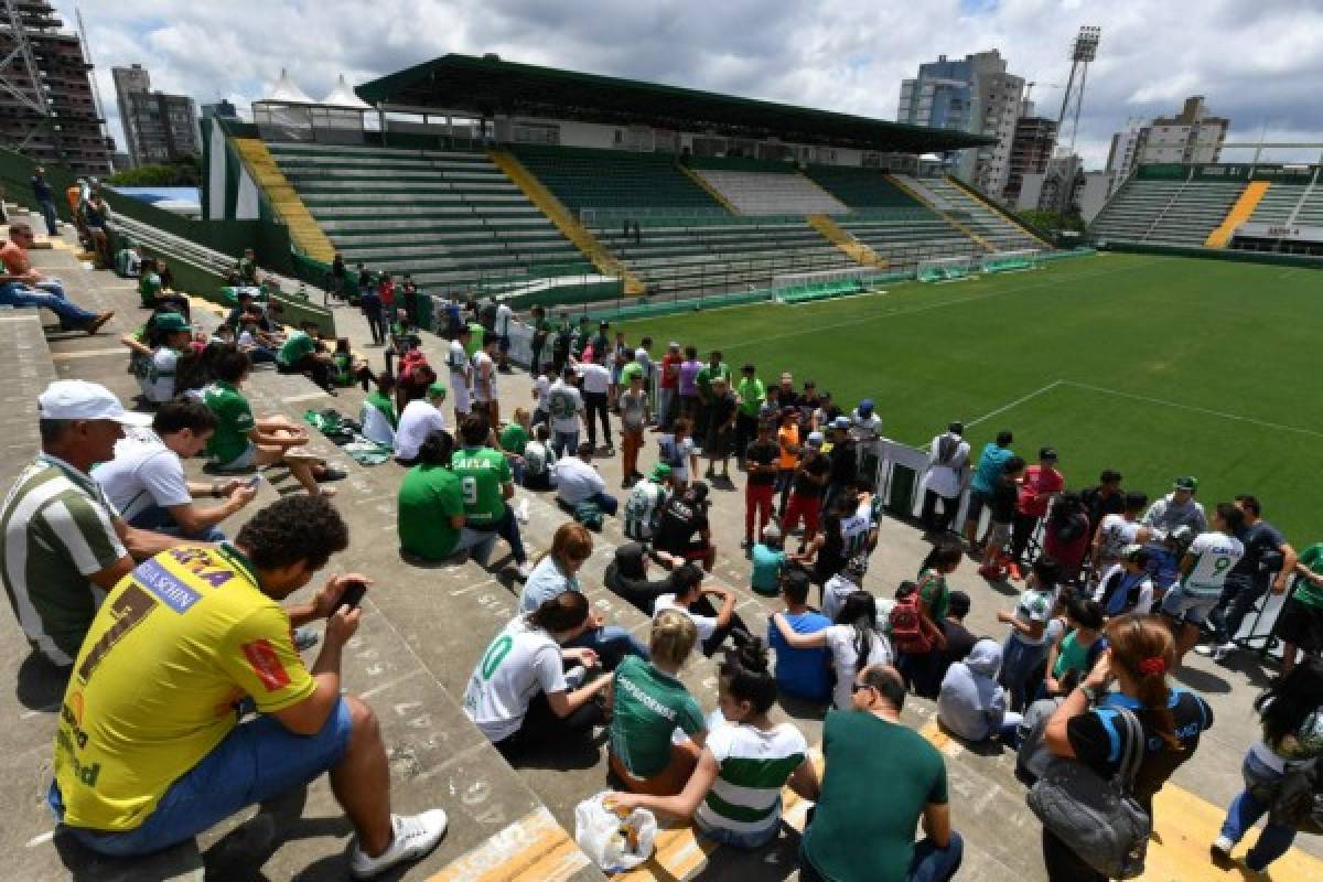 Llanto y dolor: El sufrimiento de los miles de aficionados del Chapecoense