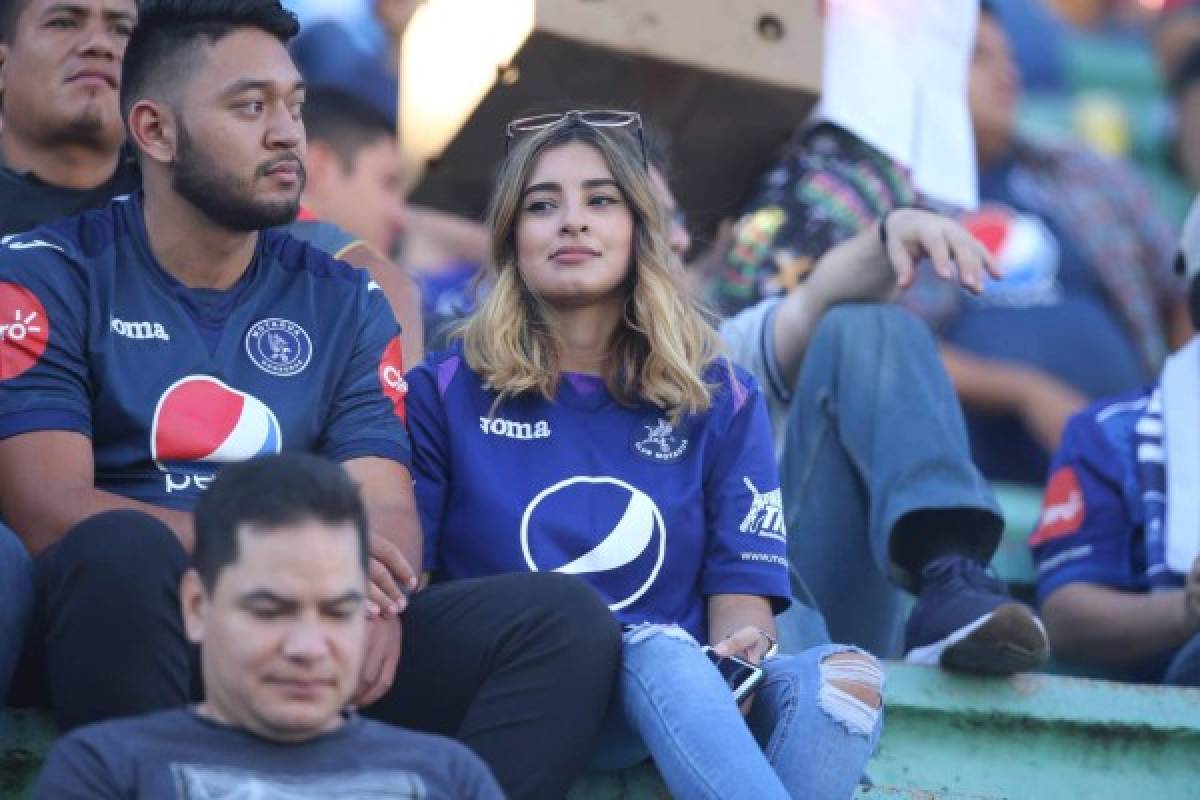 FOTOS: Las bellas chicas que adornaron la semifinal Motagua-Platense