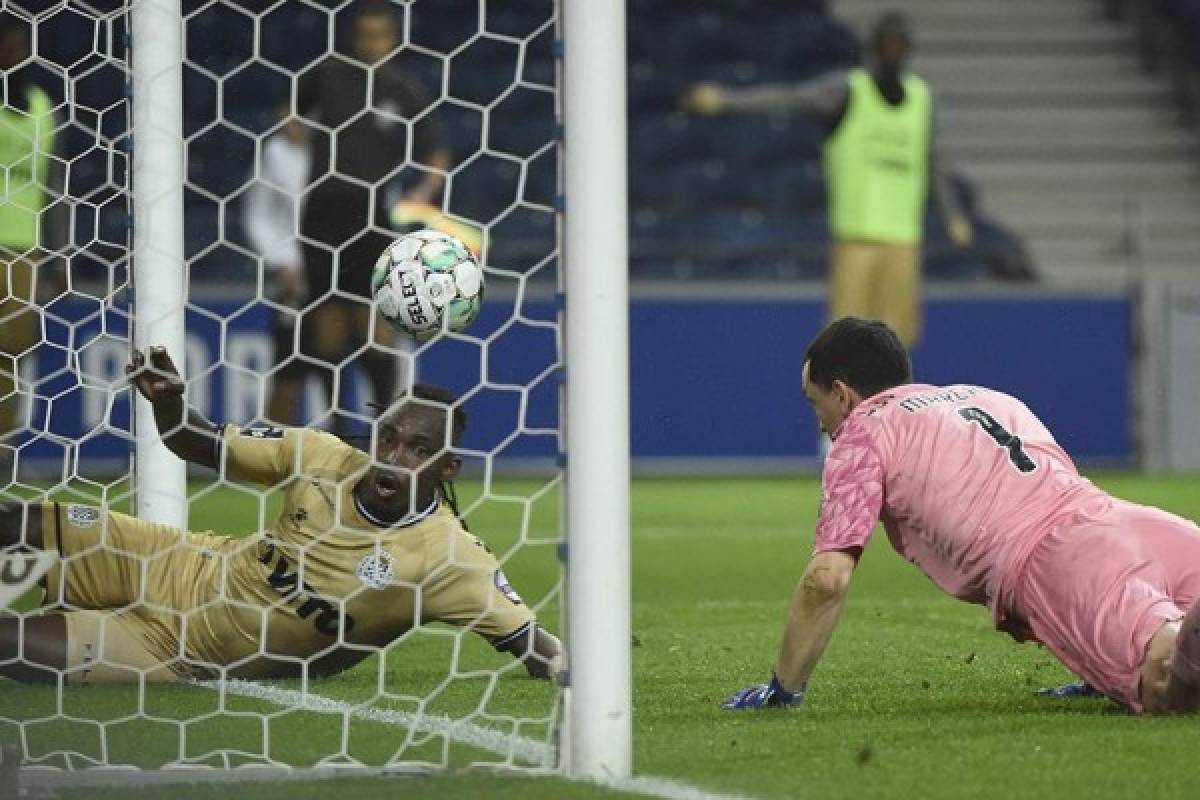 ¡Grítalo Panterita! El festejo de Albert Elis al marcar ante Porto su cuarta gol en Portugal y su duelo ante Pepe