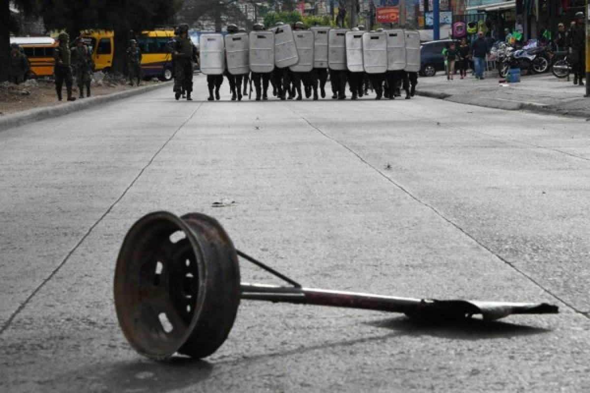 Bloqueos de calles y enfrentamientos dejan protestas en Honduras