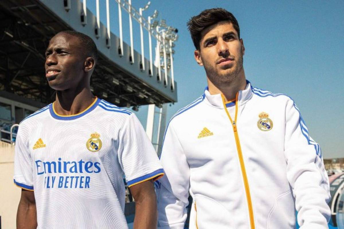 Con nuevo escudo y un crack no aparece: Real Madrid presenta sus camisetas para la temporada 2021-22