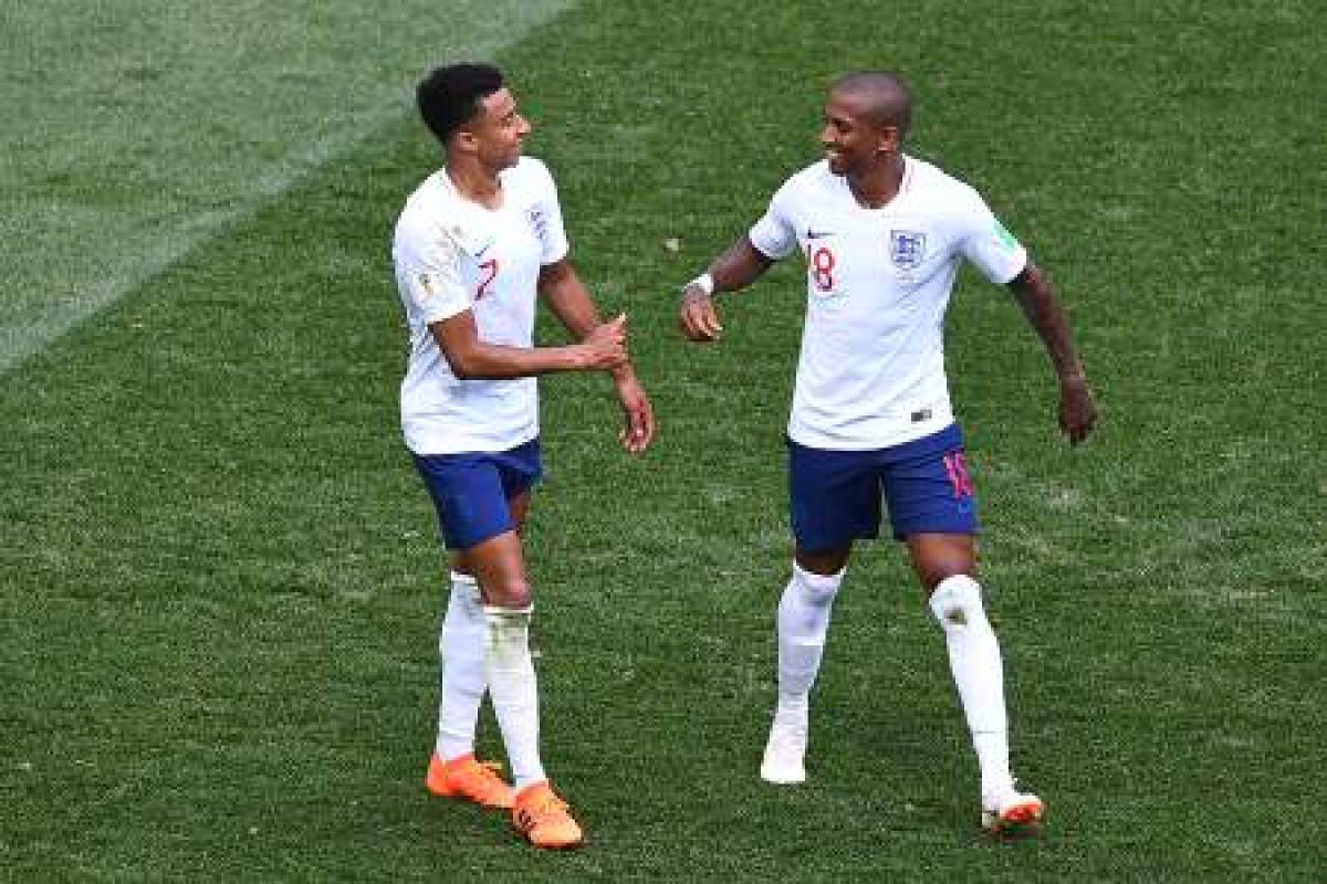 England's midfielder Jesse Lingard (L) celebrates his goal with teammates during the Russia 2018 World Cup Group G football match between England and Panama at the Nizhny Novgorod Stadium in Nizhny Novgorod on June 24, 2018. / AFP PHOTO / Johannes EISELE / RESTRICTED TO EDITORIAL USE - NO MOBILE PUSH ALERTS/DOWNLOADS