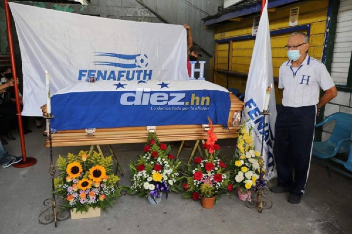 Llanto y consternación en el último adiós de Chelato Uclés en el estadio Nacional de Tegucigalpa