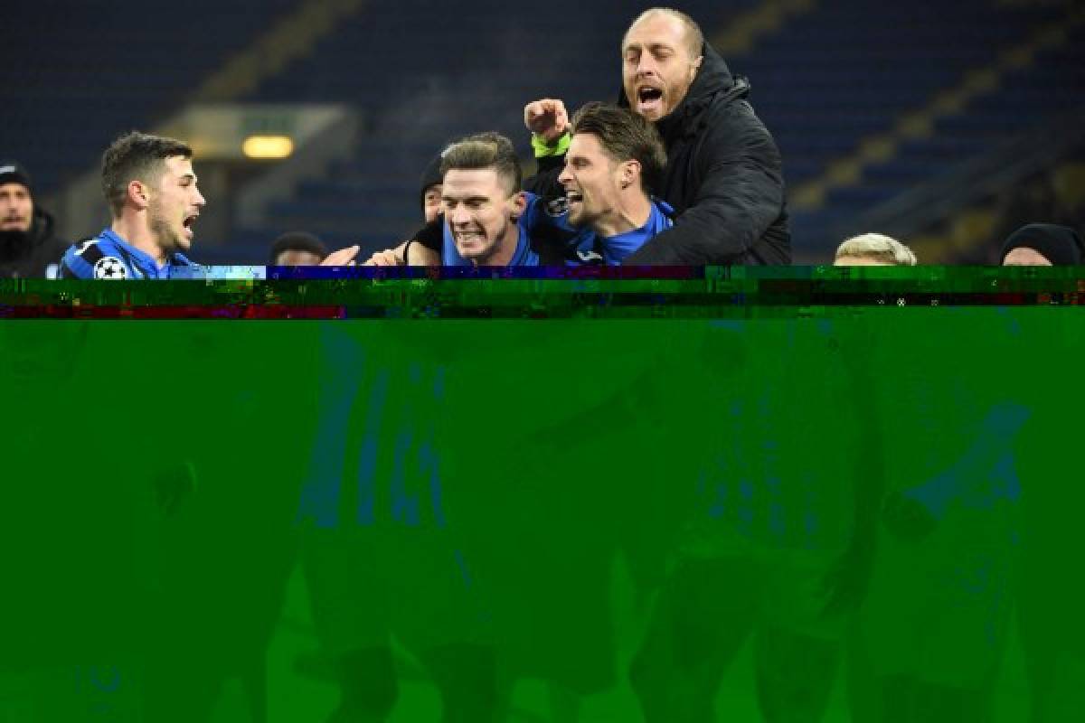 Atalanta's players celebrate a goal during the UEFA Champions League group C football match between FC Shakhtar Donetsk and Atalanta BC at the Metallist stadium in Kharkiv on December 11, 2019. (Photo by Sergei SUPINSKY / AFP)