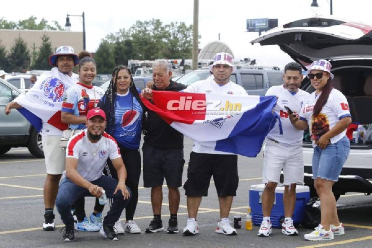 ¡Belleza y colorido! Ambientazo catracho en las afueras del Red Bull Arena para el Olimpia vs. Motagua