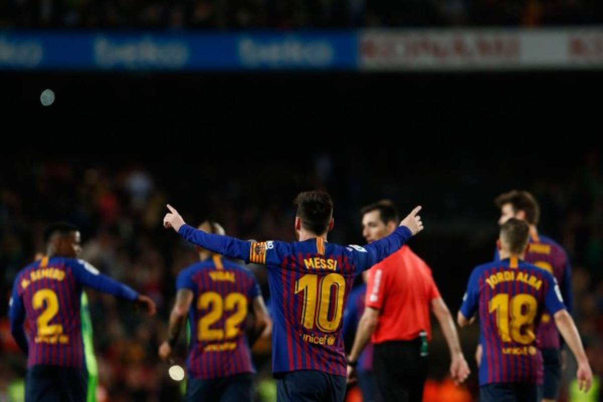 Barcelona's Argentinian forward Lionel Messi celebrates his goal during the Spanish League football match between FC Barcelona and Levante UD at the Camp Nou stadium in Barcelona on April 27, 2019. (Photo by PAU BARRENA / AFP)