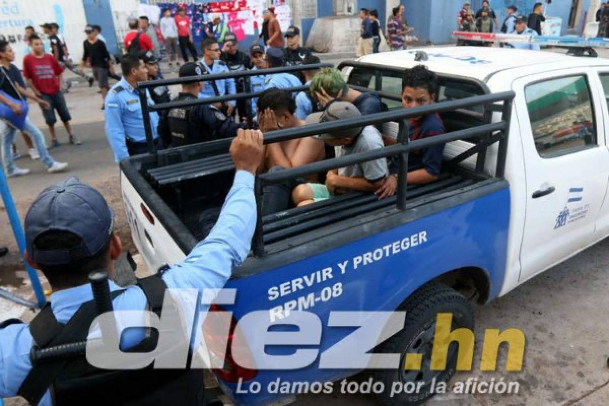 EN FOTOS: Enfrentamiento violento entre barras de Olimpia y Motagua
