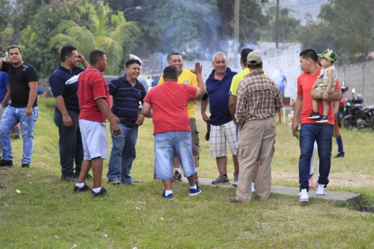 ¡Qué curioso! Venta de boletos, gradas de madera, camerinos de cemento... así es el ascenso en Honduras