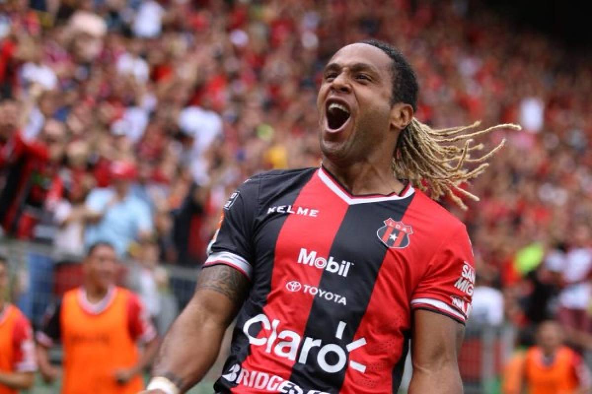 Filtran el salario de los 15 futbolistas mejor pagados en la liga de Costa Rica