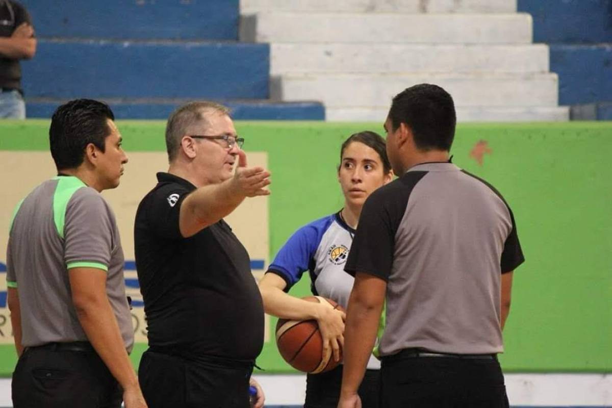 La hondureña Sarah Rodríguez es una pionera en el baloncesto femenino.