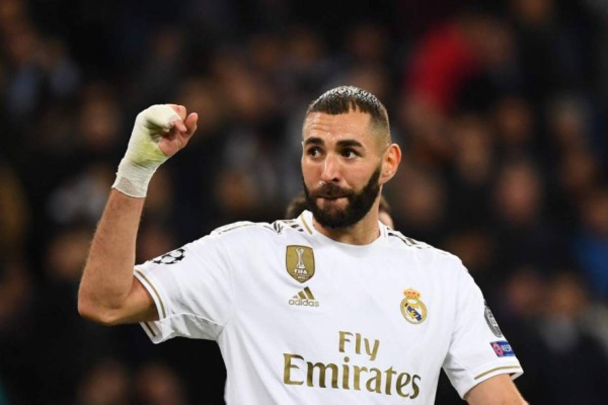 Real Madrid's French forward Karim Benzema celebrates after scoring during the UEFA Champions League Group A football match between Real Madrid and Galatasaray at the Santiago Bernabeu stadium in Madrid, on November 6, 2019. (Photo by GABRIEL BOUYS / AFP)