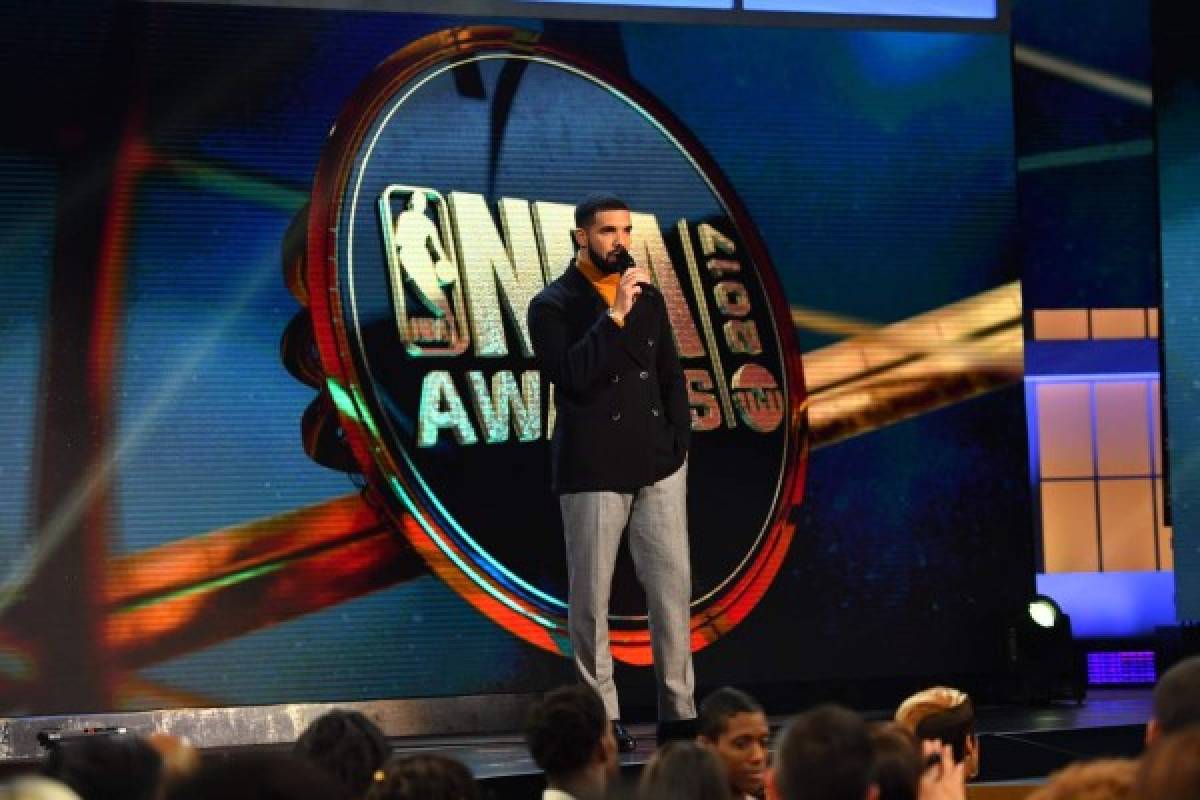 Los extraños atuendos y curiosidades en la gala de los premios de la NBA