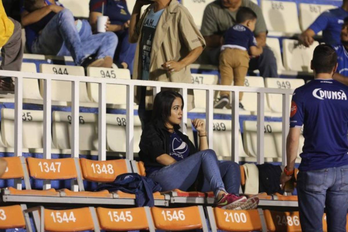 ¡QUÉ BOMBONES! Las mujeres que adornaron las semifinales en Honduras