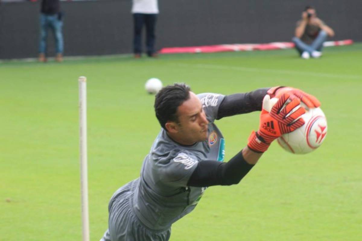 Adidas manda bien equipado a Keylor Navas que da el ejemplo en los entrenamientos