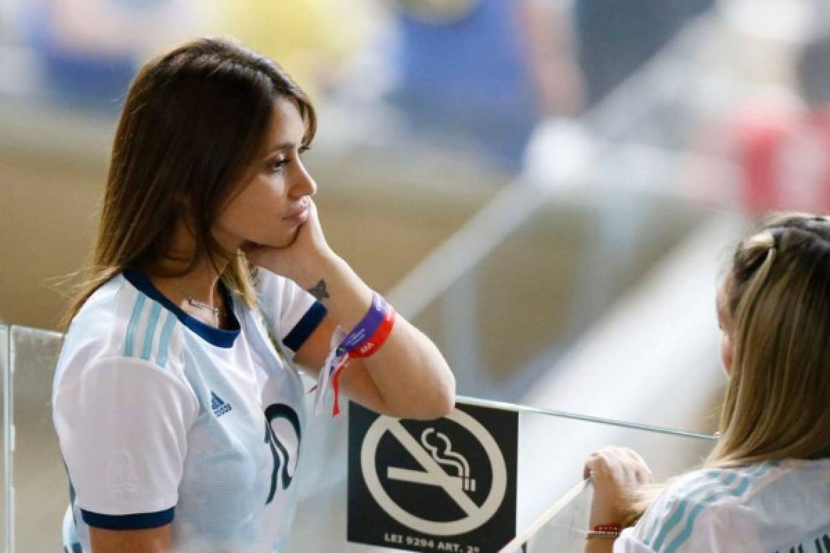 ¡Qué ambiente! Queman la camisa de Messi y novia de jugador argentino deslumbra en el Mineirao