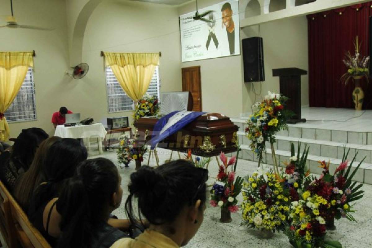 Familiares, amigos y excompañeros dan el último adiós a Juan Carlos García